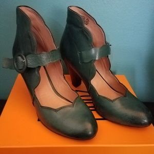 Miz Mooz Carissa size 9(40) in teal.